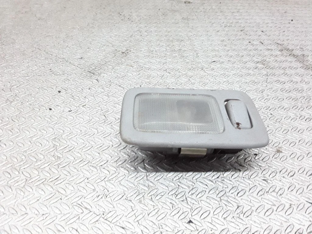 Aizmugurējo sēdvietu apgaismojuma lukturis – Mitsubishi Pajero Sport I (1996-2008)