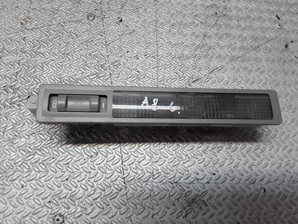 Tagaistmete valgustustuli – Audi A8 S8 D2 4D (1994-2002)