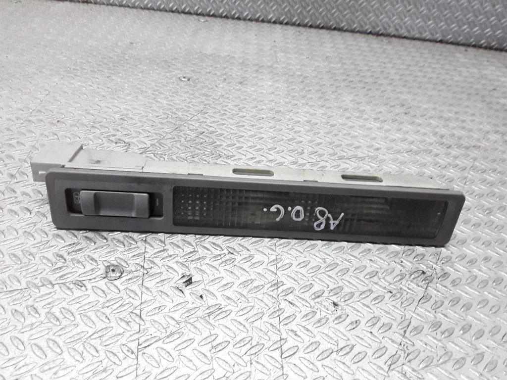 Tagaistmete valgustustuli – Audi A8 S8 D2 4D (1994-2002)