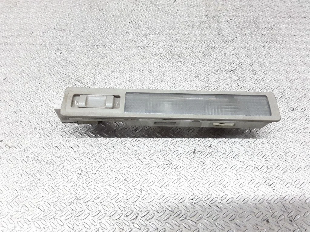 Tagaistmete valgustustuli – Audi A8 S8 D2 4D (1994-2002)