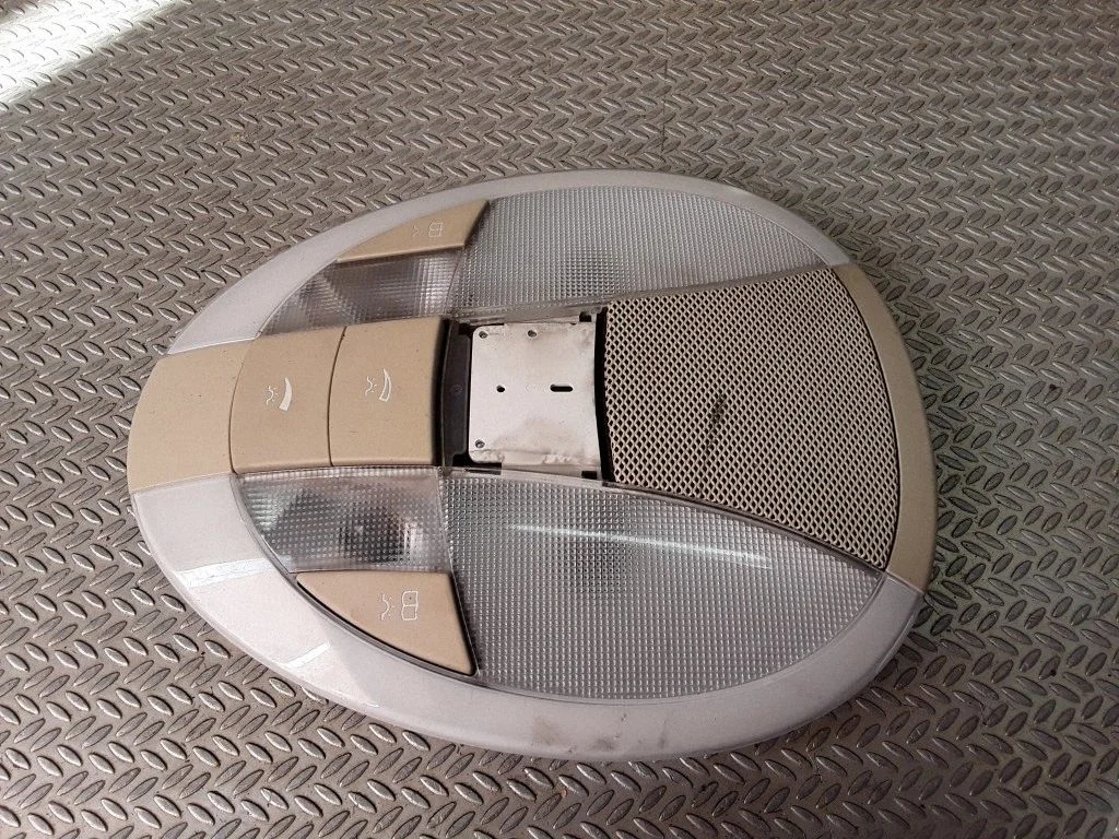 Rear seat light – Mercedes-Benz E-Class W211 (2002-2009)