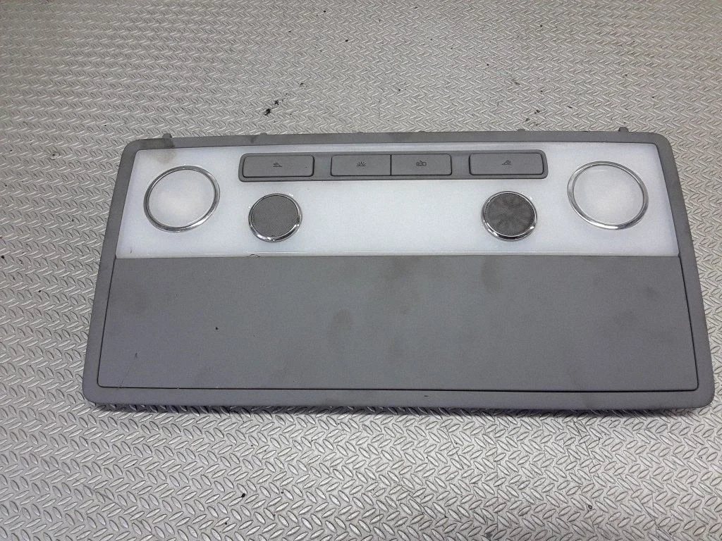 Rear seat light – Volkswagen Phaeton (2002-2016)
