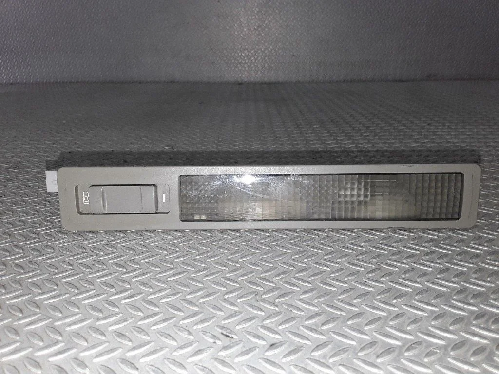 Tagaistmete valgustustuli – Audi A8 S8 D2 4D (1994-2002)