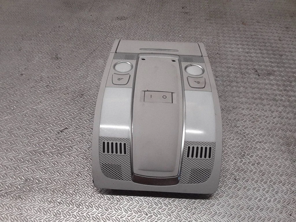 Esiistmete valgustustuli – Audi A6 Allroad C6 (2006-2011)