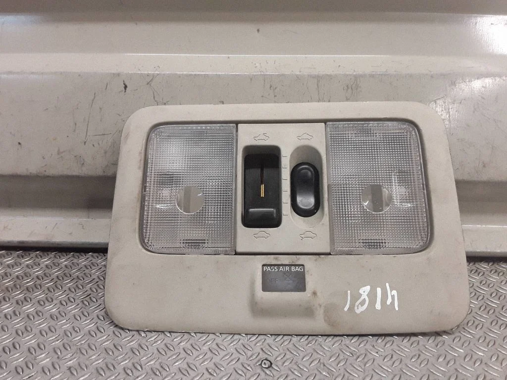 Priekšējo sēdvietu apgaismojuma lukturis – Nissan Murano Z50 (2002-2008)