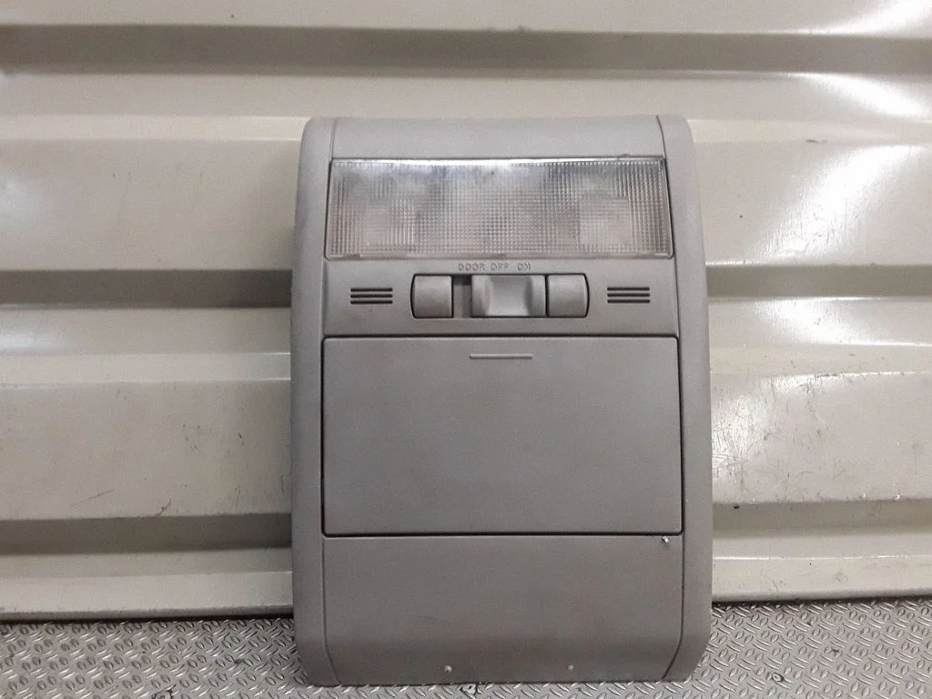 Esiistmete valgustustuli – Toyota Prius (XW20) (2003-2009)