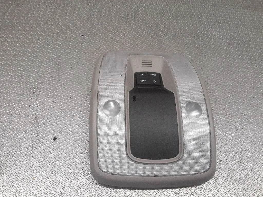 Priekšējo sēdvietu apgaismojuma lukturis – Volvo V60 (2011-2013)