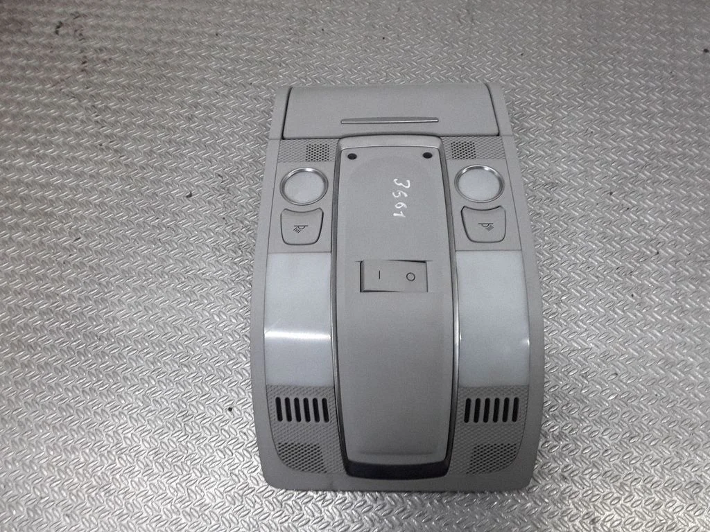 Esiistmete valgustustuli – Audi A6 Allroad C6 (2006-2011)