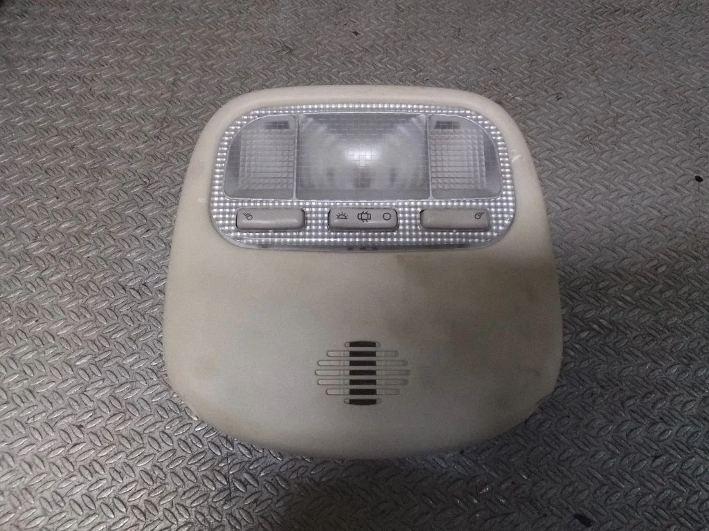 Lampka przednich siedzeń 9656799377