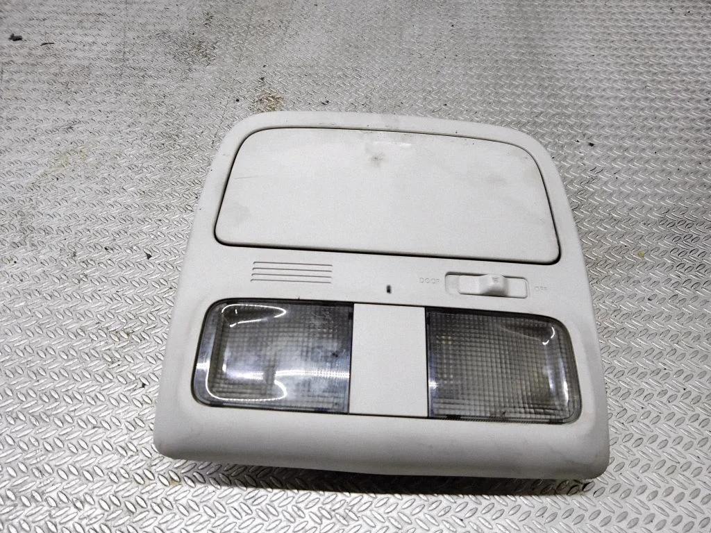 Lampka przednich siedzeń – Subaru Forester SH (2008-2013)