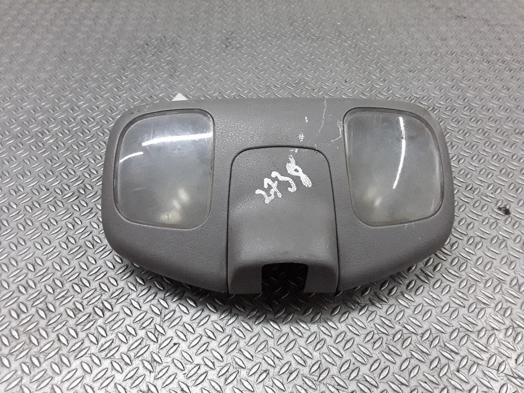 Esiistmete valgustustuli – Nissan Navara D22 (1997-2004)