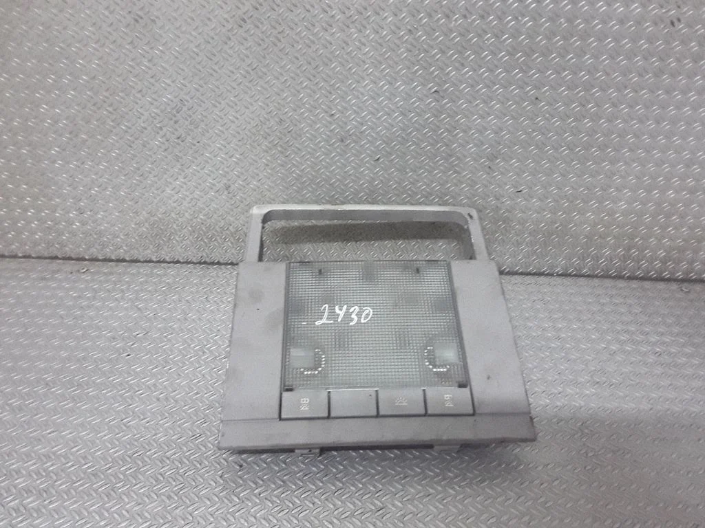 Lampka przednich siedzeń