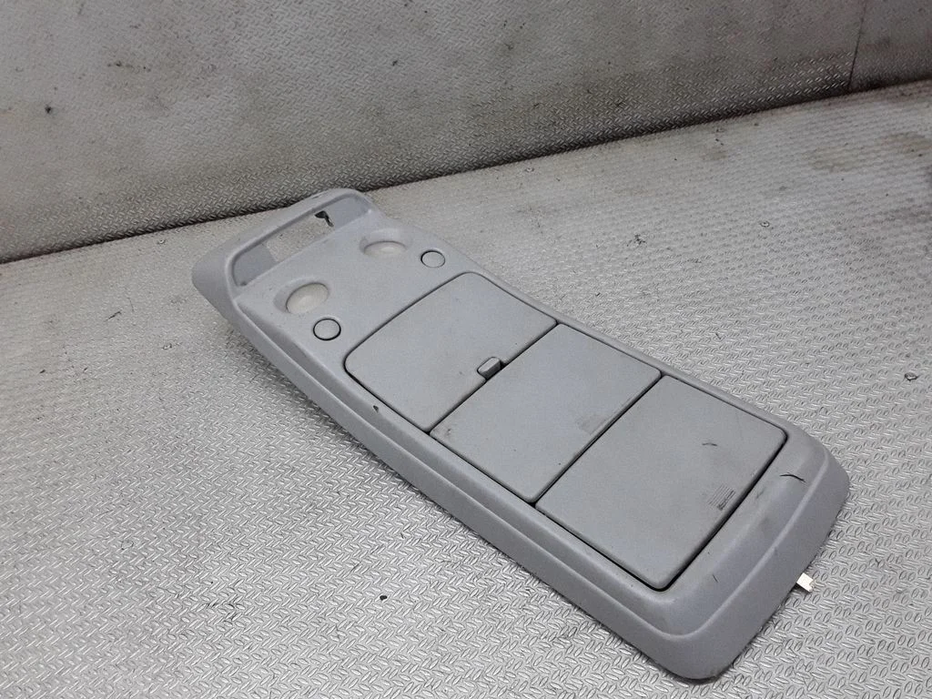 Front seat light – Mitsubishi Pajero Sport I (1996-2008)