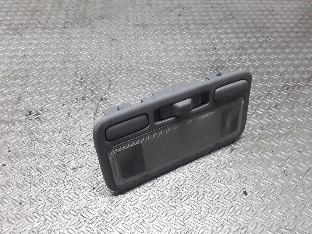 Priekšējo sēdvietu apgaismojuma lukturis – Honda HR-V (1998-2005)