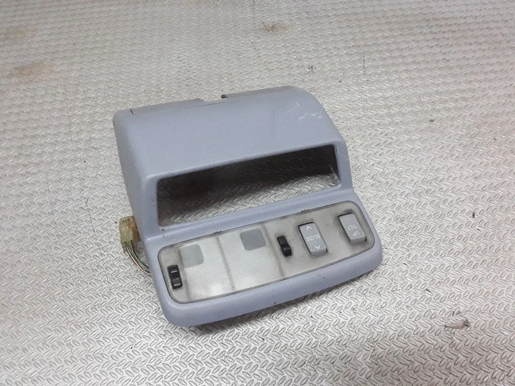 Priekšējo sēdvietu apgaismojuma lukturis – Toyota Hilux (N80, N90, N100, N110) (1988-1997)