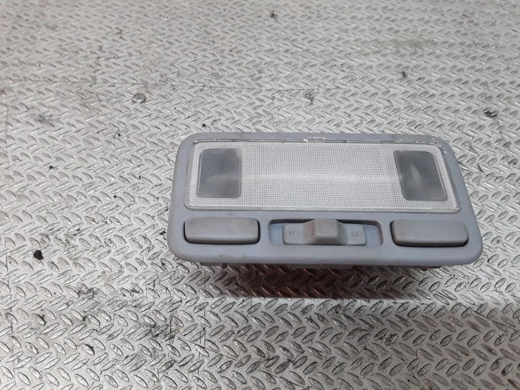 Priekšējo sēdvietu apgaismojuma lukturis – Honda HR-V (1998-2005)