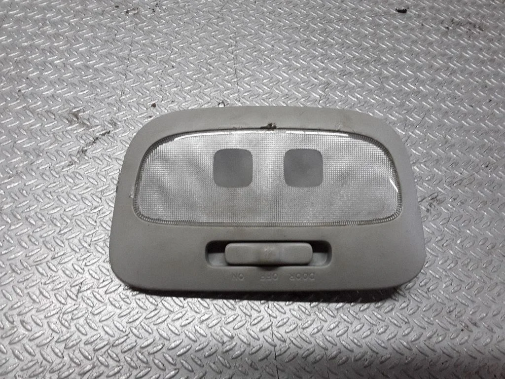 Priekšējo sēdvietu apgaismojuma lukturis – Toyota Yaris Verso (1999-2005)