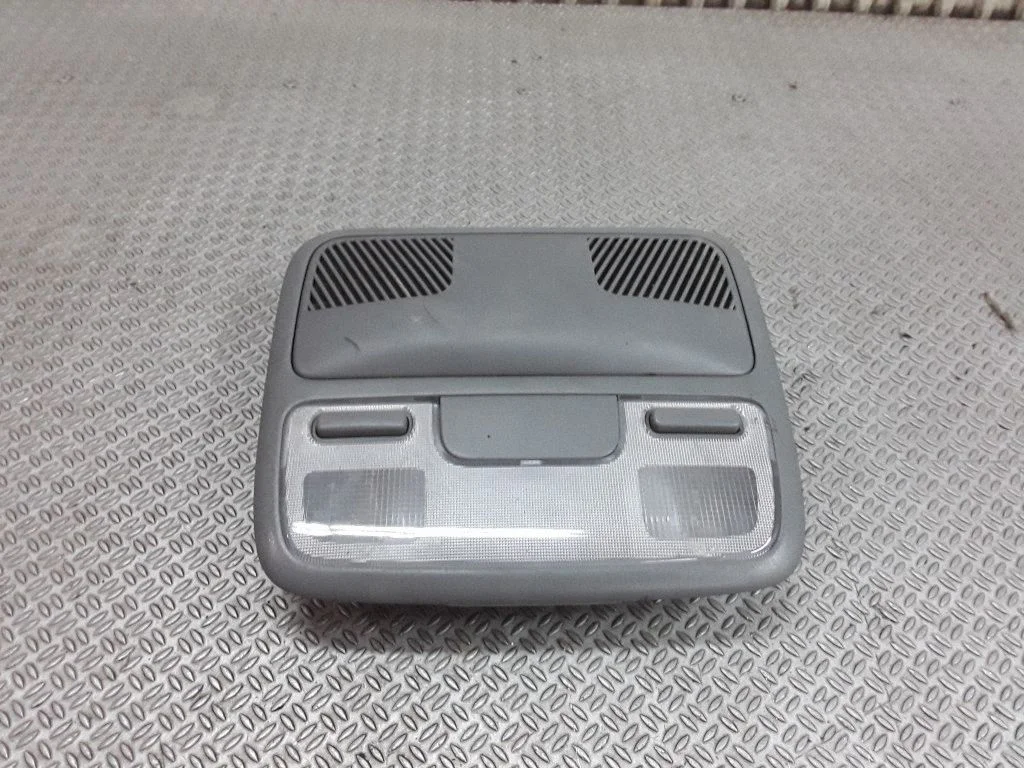 Priekšējo sēdvietu apgaismojuma lukturis – Honda CR-V (2002-2006)