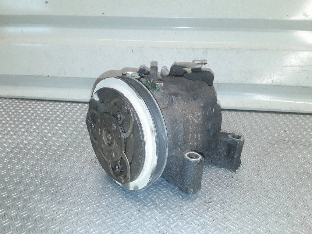 Kliimakompressor (pump) – Nissan X-Trail T30 (2001-2007)