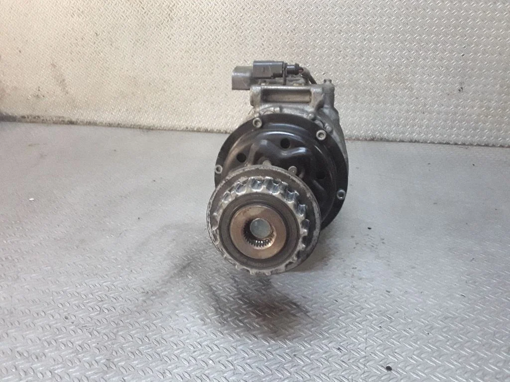 Air conditioning (A/C) compressor (pump) – Volkswagen Touareg I (2002-2010)