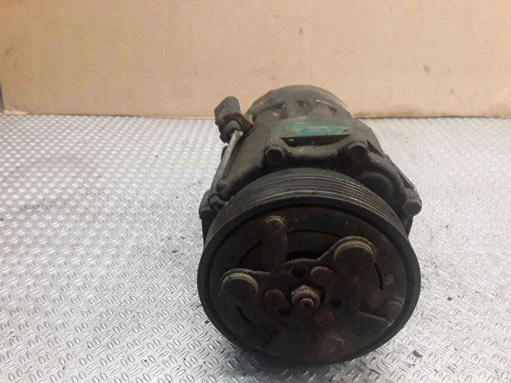 Sprężarka klimatyzacji 7M3820803
