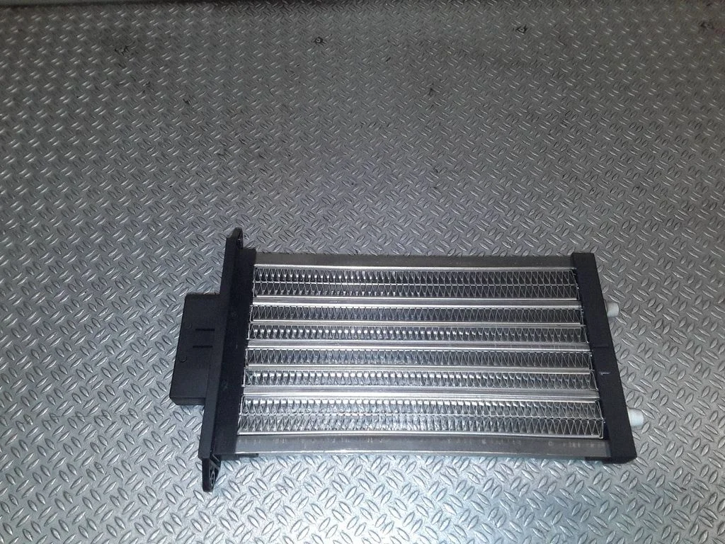 Elektriline salongi küttekeha radiaator – Hyundai i30 (2007-2012)