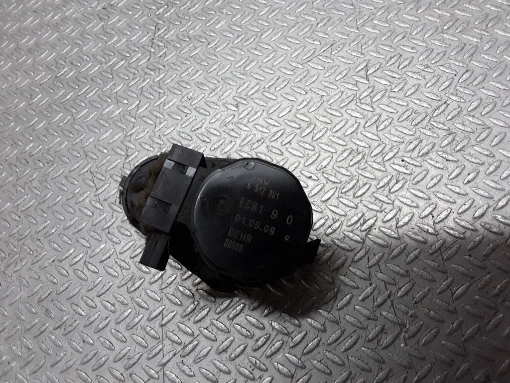Air flap motor/actuator – BMW 5 Series E60 E61 (2004-2010)