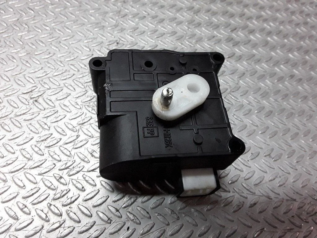 Air flap motor/actuator – Toyota Avensis T250 (2006-2009)