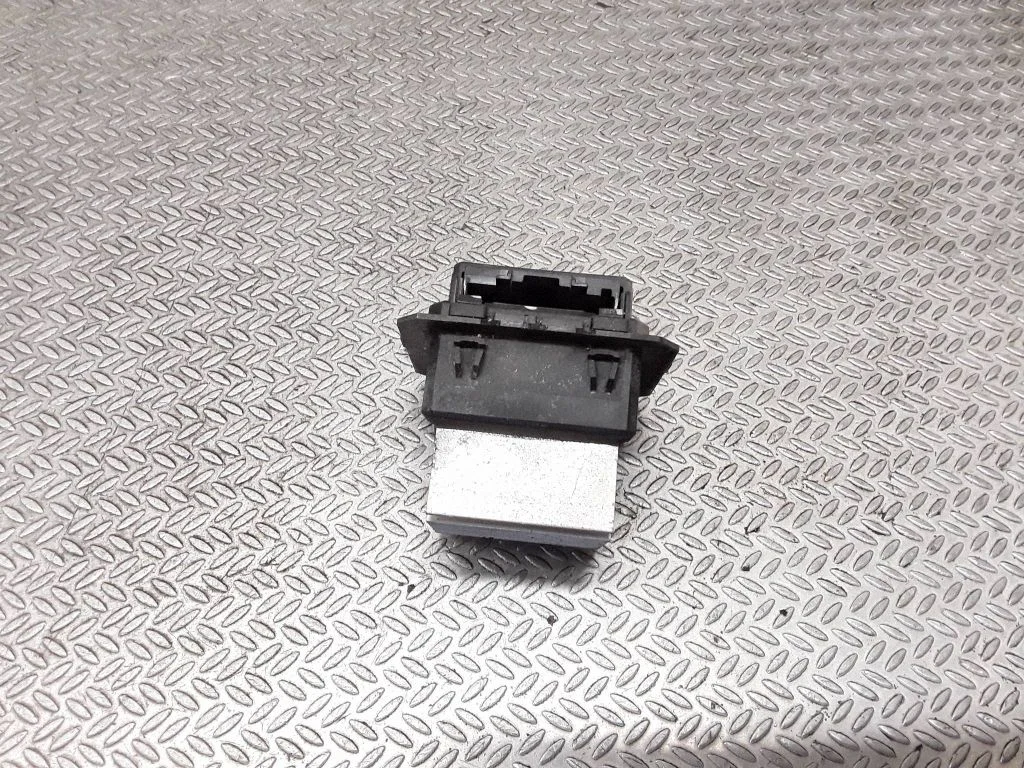 Heater blower motor/fan resistor – Renault Trafic III (X82) (2014-)