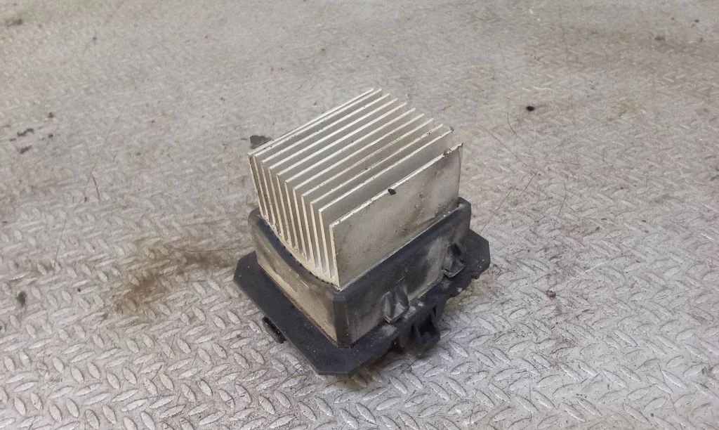 Heater blower motor/fan resistor – Renault Clio III (2005-2012)