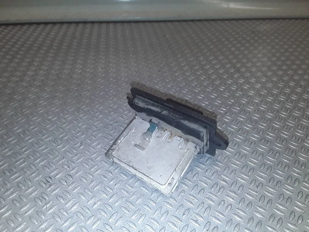 Krāsniņas ventilatora rezistors (reostats) – Nissan Note (E11) (2006-2014)