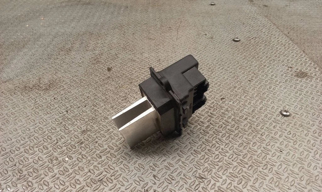 Heater blower motor/fan resistor 790834U