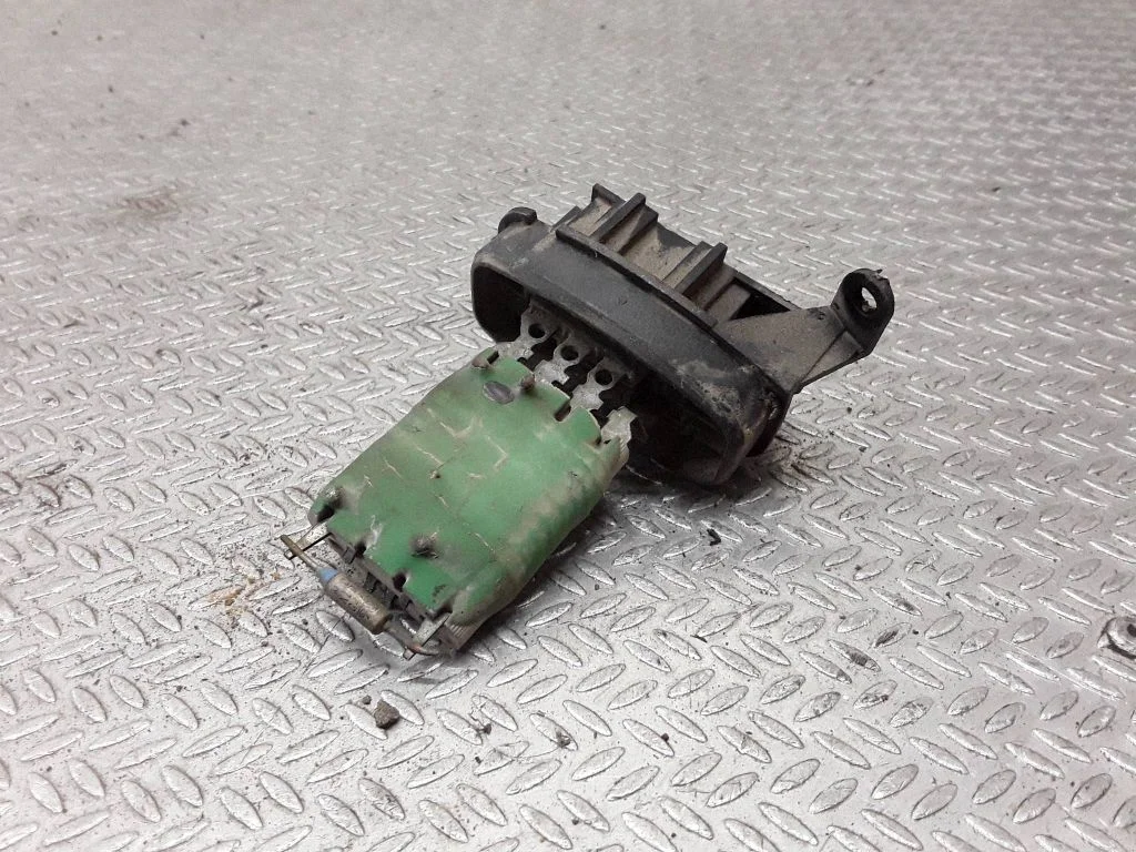 Heater blower motor/fan resistor – Volkswagen Derby II (1996-2008)
