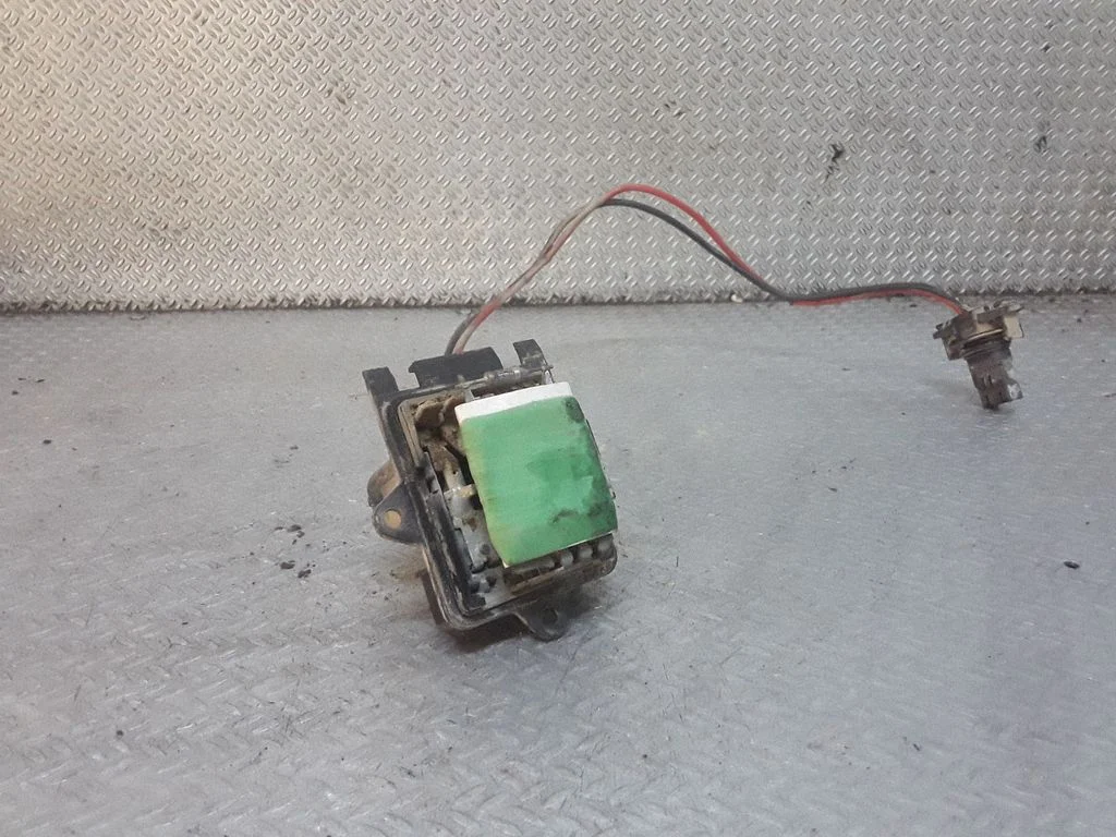 Heater blower motor/fan resistor – Opel Vivaro (2001-2014)
