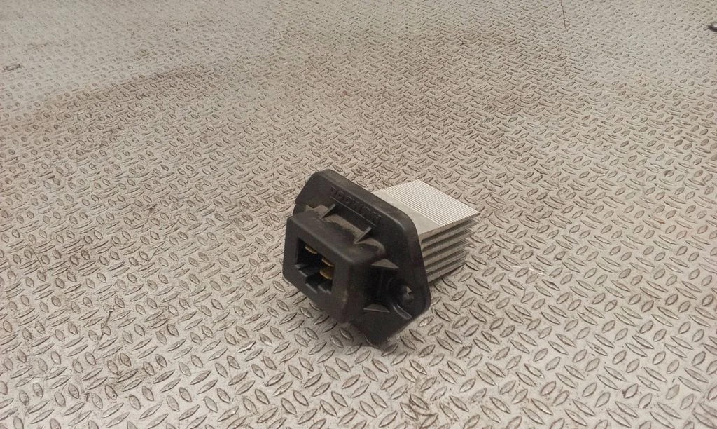 Heater blower motor/fan resistor – KIA Carens II (2007-2012)