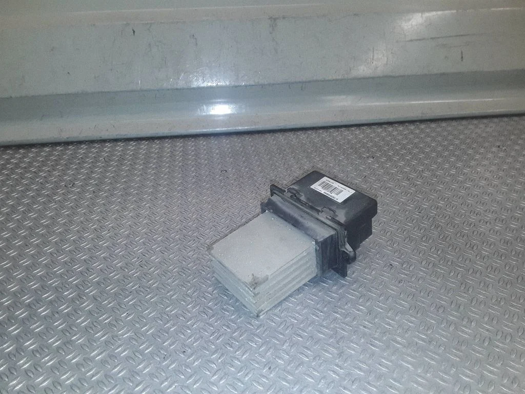 Heater blower motor/fan resistor