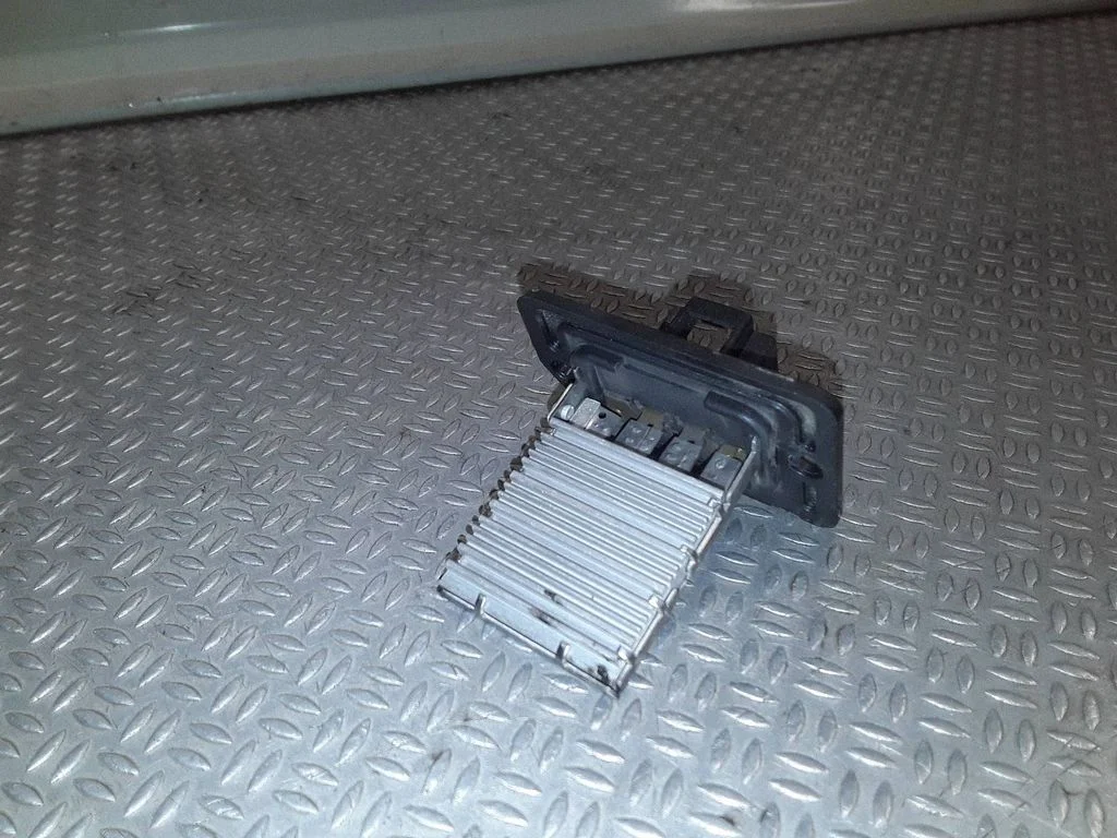Heater blower motor/fan resistor – Hyundai i30 (2007-2012)