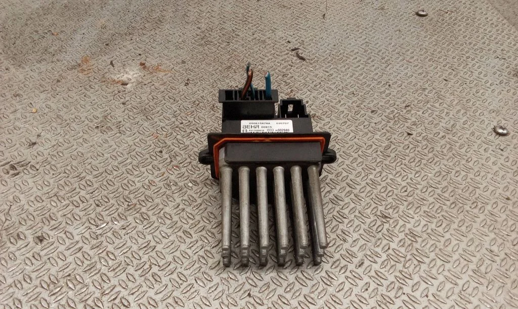 Heater blower motor/fan resistor 05061587AA