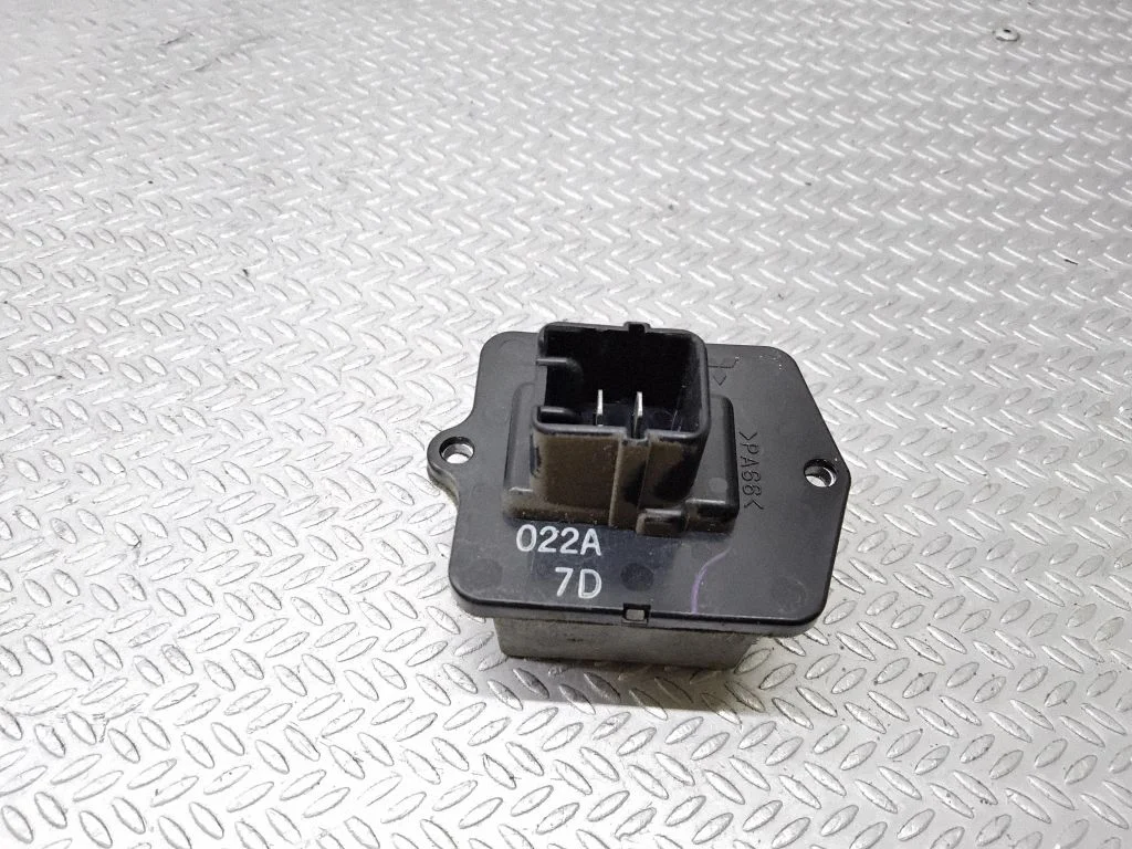 Heater blower motor/fan resistor – Suzuki Grand Vitara II (2006-2016)