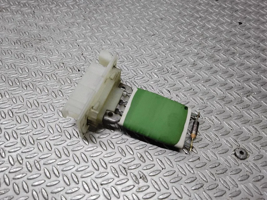 Krāsniņas ventilatora rezistors (reostats) – Toyota Aygo AB10 (2005-2014)