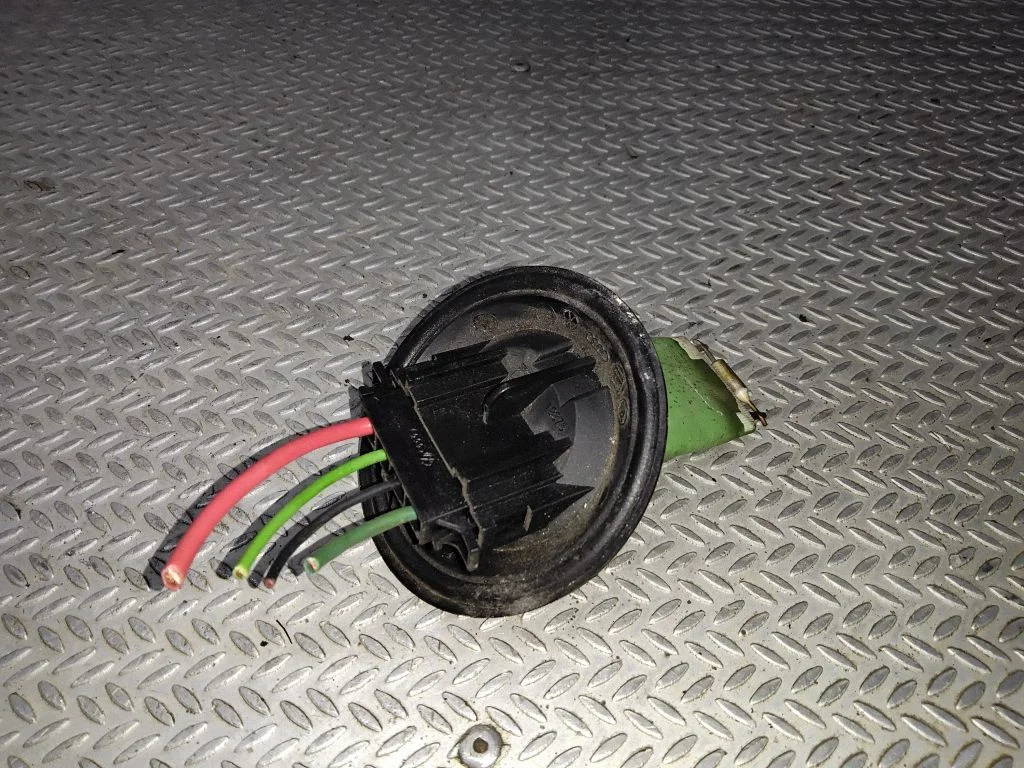 Krāsniņas ventilatora rezistors (reostats) – Seat Ibiza II (6k) (1999-2002)
