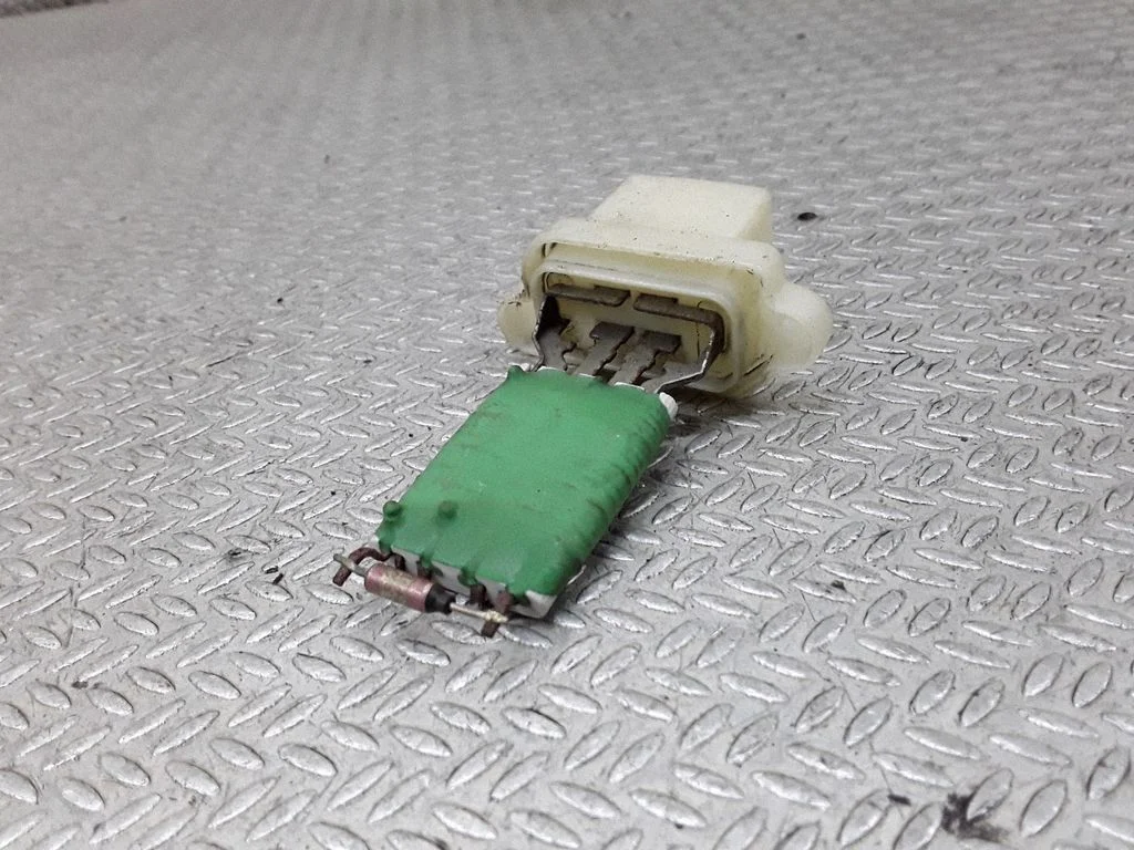 Heater blower motor/fan resistor – Ford Fiesta (2009-2012)