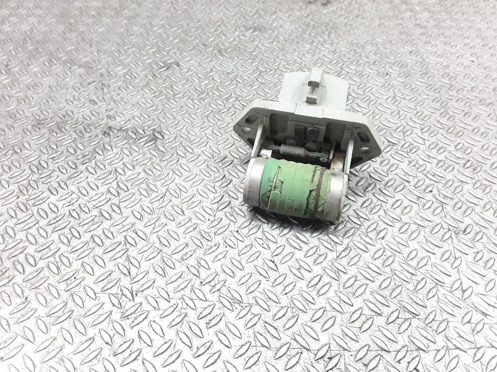 Heater blower motor/fan resistor 98FB9A819BA