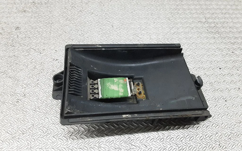 Heater blower motor/fan resistor – Volkswagen Bora (1998-2005)