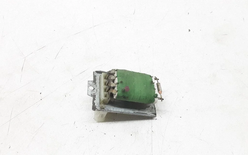Heater blower motor/fan resistor – Volkswagen Golf III (1992-1997)