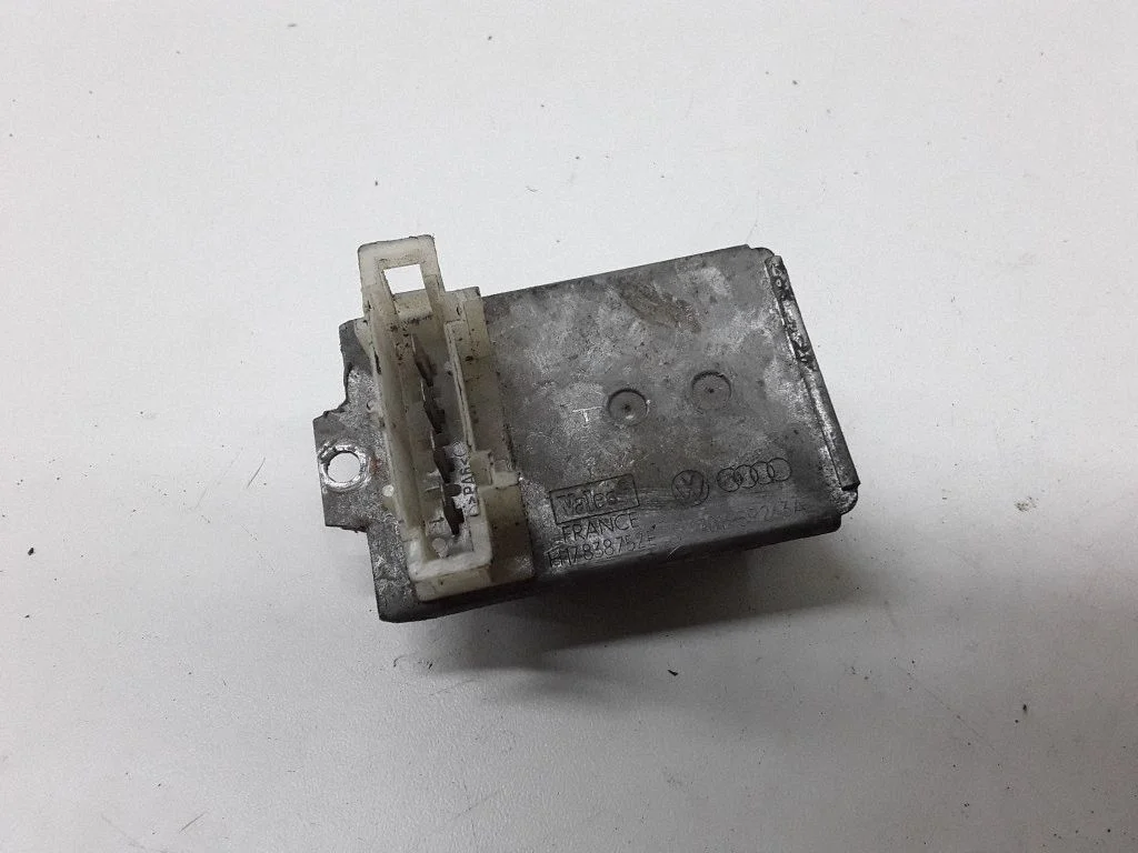 Heater blower motor/fan resistor – Volkswagen Golf III (1992-1997)