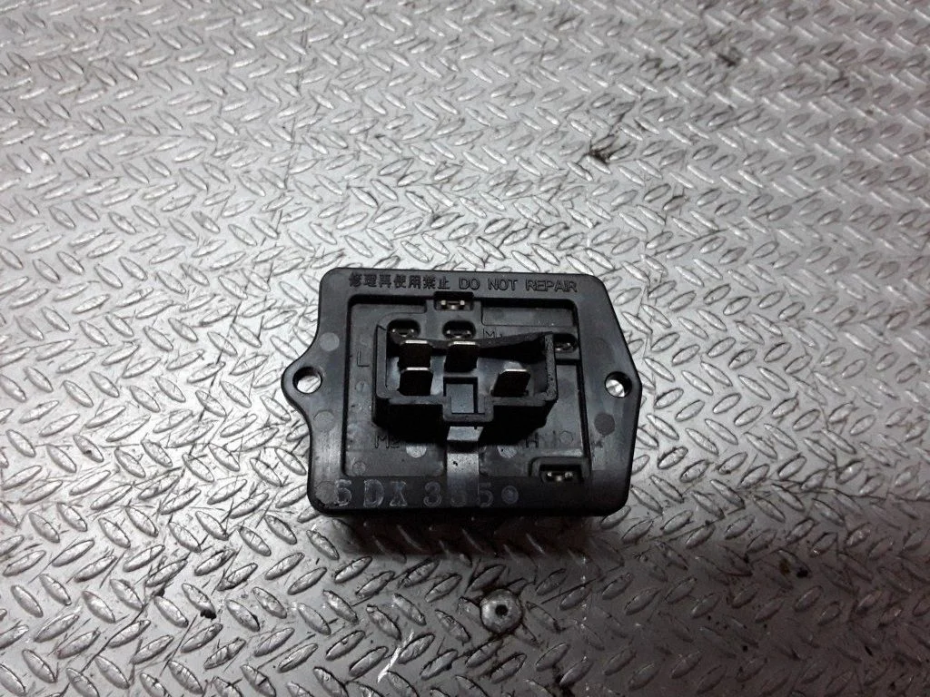 Heater blower motor/fan resistor – Suzuki Grand Vitara I (1998-2005)