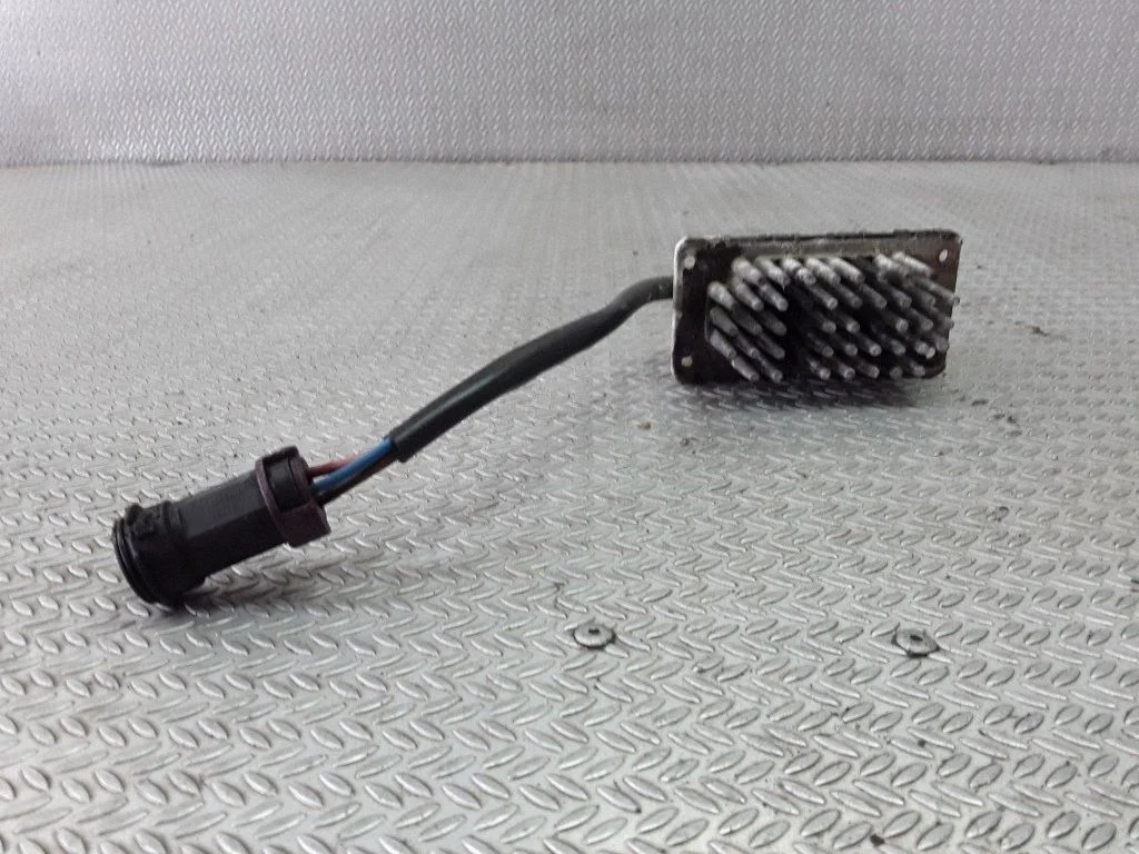 Krāsniņas ventilatora rezistors (reostats) – Audi A8 S8 D2 4D (1994-2002)