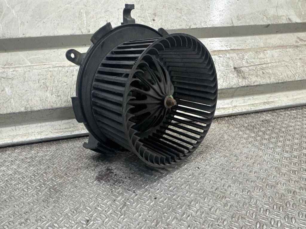 Heater fan/blower D8087