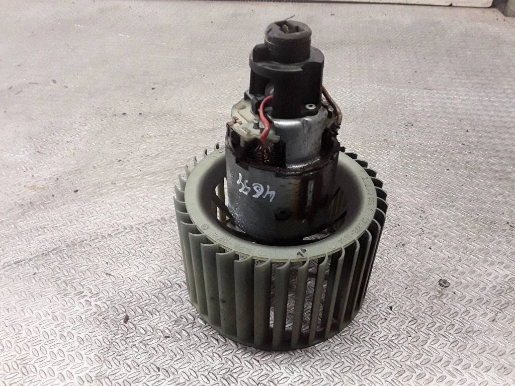 Krāsniņas ventilators/pūtējs – Audi A6 S6 C4 4A (1994-1997)